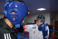 YAŞAR KURT - Kız Arkadaşlarını Döverken Keşfedildi, Dünya 3.'Sü Oldu