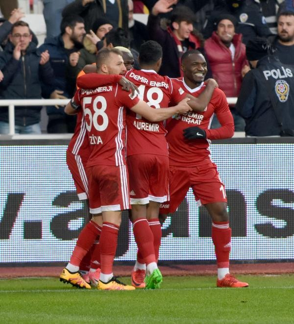 Başakşehir liderliği kaptırdı