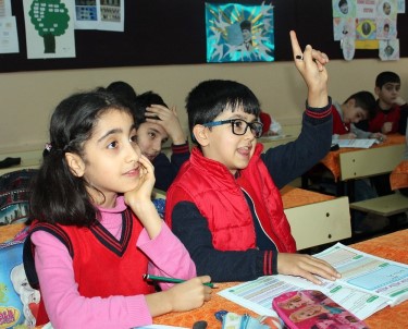 10 Yaşındaki Mehmet, İkiziyle Okula Gitme Mutluluğunu Yaşadı