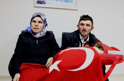 15 Yıl Sonra Çocuk Sahibi Olan Çift Bebeklerini Türk Bayrağına Sardı