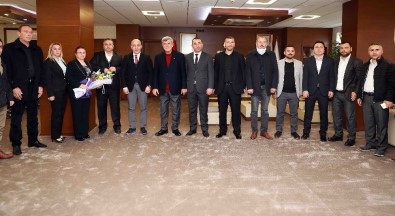Başkan Karaosmanoğlu, 'Gençliğini İhmal Edenlerin Geleceği Olmaz'
