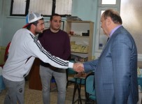 MESUT ÖZAKCAN - Başkan Özakcan, Esnafın Sorunlarını Dinledi