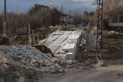 Çavdarhisar'da Tarihi Penkalas Köprüsü Yenileniyor