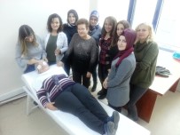 Güzel Bir Cilt İçin Kursa Gidiyorlar