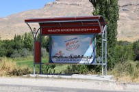OTOBÜS DURAĞI - Kırsal Mahallelere 300 Adet Otobüs Durağı Monte Edildi