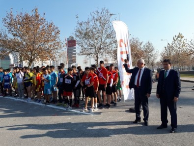 Kros Yarışmaların Startını İl Milli Eğitim Müdürü Osman Elmalı Verdi
