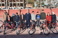 ERKAN YİĞİT - Özel Öğrencilere Bisiklet Hediye Edildi