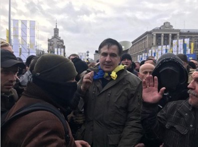 Saakaşvili'ye Adliye Önünde Destek Gösterisi