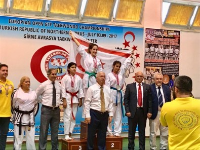 Yakın Doğu Koleji Öğrencisi Kuzey Kıbrıs Türk Cumhuriyeti'ne Tekvando Avrupa Şampiyonluğu Getirdi
