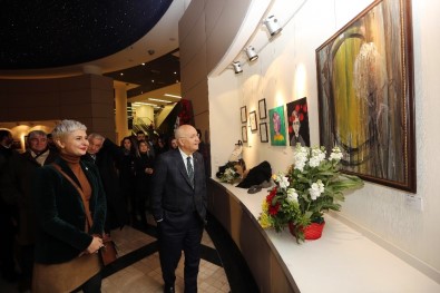 Yaşar, 'Art'alan' Sergisini Gezdi