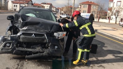 Aksaray'da Otomobiller Çarpıştı Açıklaması 3 Yaralı