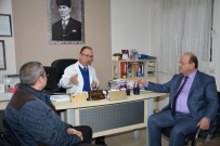 MESUT ÖZAKCAN - Başkan Özakcan 7 Nolu Sağlık Ocağı'nı Ziyaret Etti