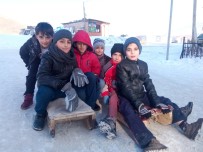 Erzurum'da Çocukların Kızak Keyfi