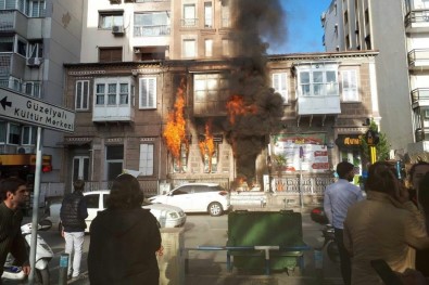 İzmir'de Kafede Korkutan Yangın