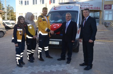 Sağlık Bakanlığından Gönderilen 3 Ambulans İlçelere Teslim Edildi