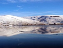 ÇıLDıR GÖLÜ - Buzla kaplanan Çıldır Gölü büyülüyor