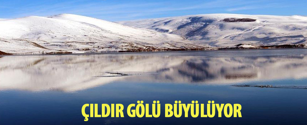 Buzla kaplanan Çıldır Gölü büyülüyor