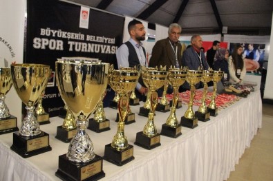 En Fazla Genç Nüfusun Bulunduğu İllerden Olan Şanlıurfa'da 8 Dalda Spor Turnuvası