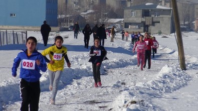Kars'ta Eksi 15 Derecede Bayıltan Koşu