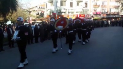 Sanatçı Işıklı'nın Kıbrıs Gazisi Babası Son Yolculuğuna Uğurlandı