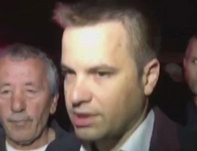 Ünlü oyuncu Yağmur Atacan kaza yaptı; köylüler yolu trafiğe kapattı