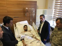 SÖZLEŞMELİ ER - Vali Kalkancı Gaziyi Hastanede Yalnız Bırakmadı