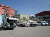 YENİMAHALLE BELEDİYESİ - Zabıtalar Dilencilere Ve Seyyar Satıcılara Göz Açtırmadı