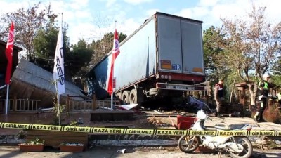 Çanakkale'de Tır İle Traktör Çarpıştı Açıklaması 1 Yaralı