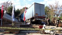 VASIL - Çanakkale'de Tır İle Traktör Çarpıştı Açıklaması 1 Yaralı