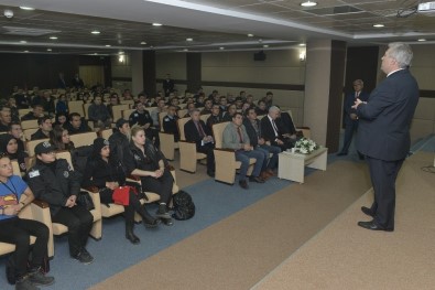 Karaman'da Polis Ve Özel Güvenlik Görevlilerinin İşbirliğine Yönelik Bilgilendirme Toplantısı