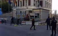 İSTİKLAL CADDESİ - Konsolosluklardaki Şüpheli Paketlerden Lokum Çıktı