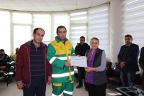 BIRSEN KAYA - Bağlar Belediyesinde Temizlik İşçisine Ödül Verildi