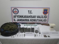 ALÜMİNYUM FOLYO - Jandarma 1,5 Kilogramın Üzerinde Esrar Ele Geçirdi