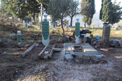 Osmanlı Döneminden Kalma Mezarlar Restore Ediliyor