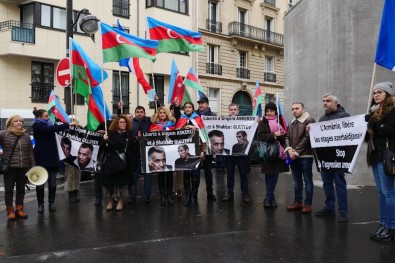 Paris'teki Ermenistan Büyükelçiliği Önünde Protesto