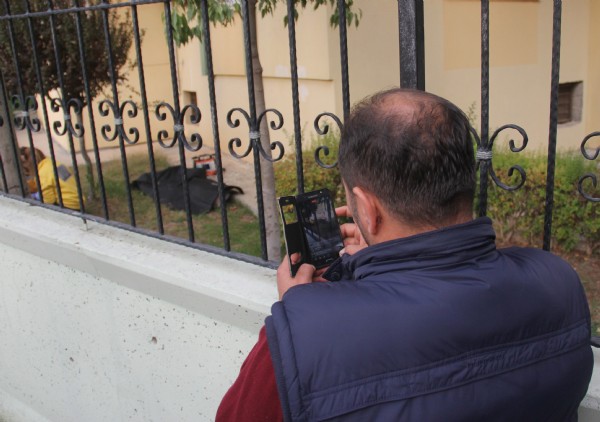 Yaşlı adamın cesedini sosyal medyadan canlı yayınladı