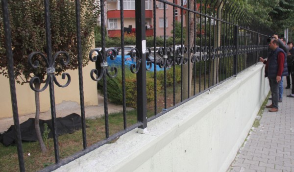 Yaşlı adamın cesedini sosyal medyadan canlı yayınladı