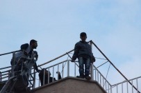 Atlamak Üzere Olan Genci İtfaiye Amiri Son Anda Tutarak Kurtardı