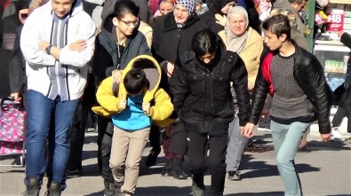 Bursa'da Vatandaşlar Lodosla Dans Etti