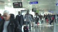 İNSAN KAÇAKÇILARI - Havalimanında İnsan Kaçakçılığı Polise Takıldı