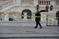 ATATÜRK KONGRE VE ETNOGRAFYA MÜZESI - Öğrencinin Müze Bahçesinde Unuttuğu Çanta Bomba Paniğine Neden Oldu