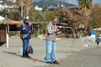 KLEOPATRA - Turistlerin Yerini Amatör Balıkçılar Aldı