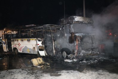 Adana'da Tır İle Otobüsün Çarpıştığı Kazada Yaralı Sayısı 44'E Yükseldi