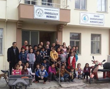 Burhaniye'de Minik Öğrenciler Engelliler Merkezini Ziyaret Etti