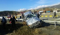 Kastamonu'da Kamyonet Bariyerlere Çarptı Açıklaması 5 Yaralı
