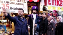 MUSTAFA DEMIRBAŞ - Türk Kahvesini Sultan Kıyafetiyle Satıyor
