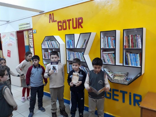Okulda 'al götür oku getir' projesi