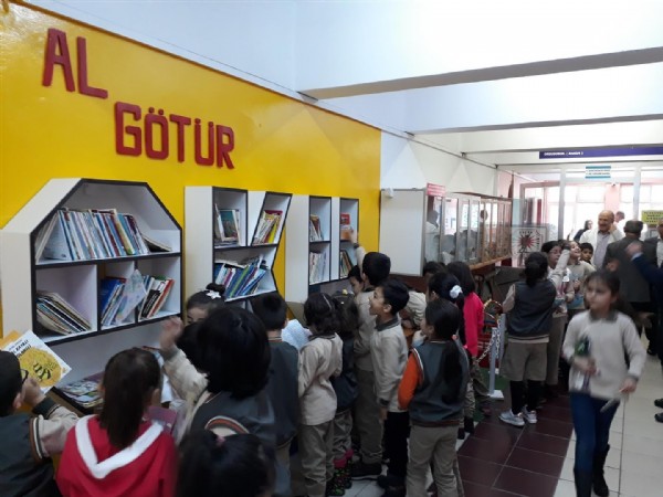 Okulda 'al götür oku getir' projesi