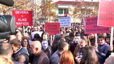 Arnavutluk'ta Muhalefetten Başsavcı Protestosu