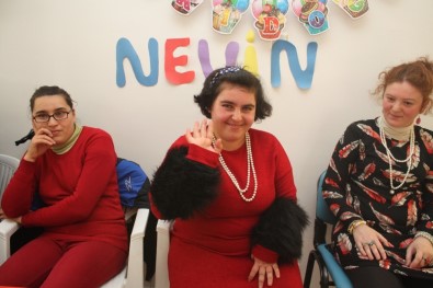 Engelli Kızın Doğum Günü Dileği Açıklaması 'Hep Böyle Mutlu Geçsin'